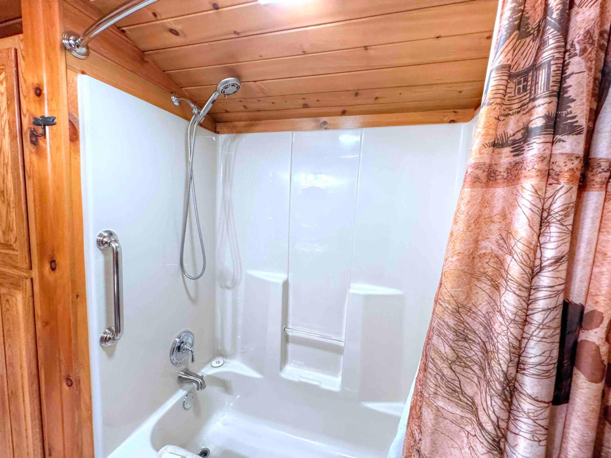 Ferngully Creek Cabins ミラーズバーグ エクステリア 写真